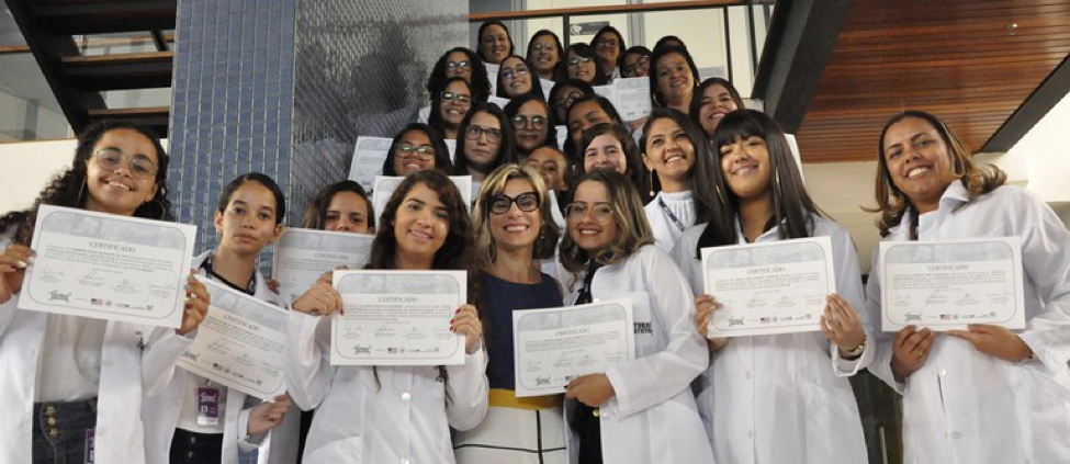 Students from a previous edition of the Programa Futuras Cientistas
